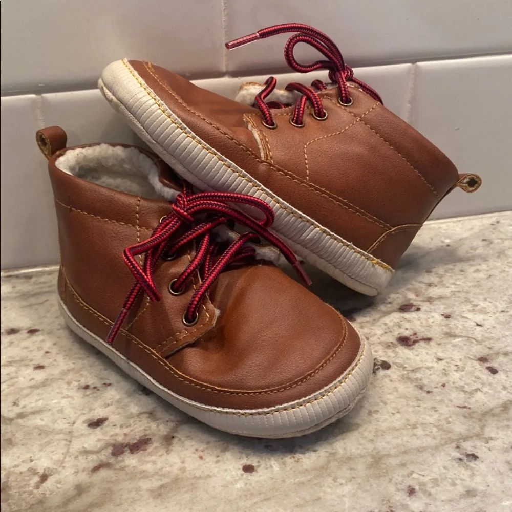 Baby Gap size 18-24 months brown bootie with Sherpa lining. Red laces. Like new